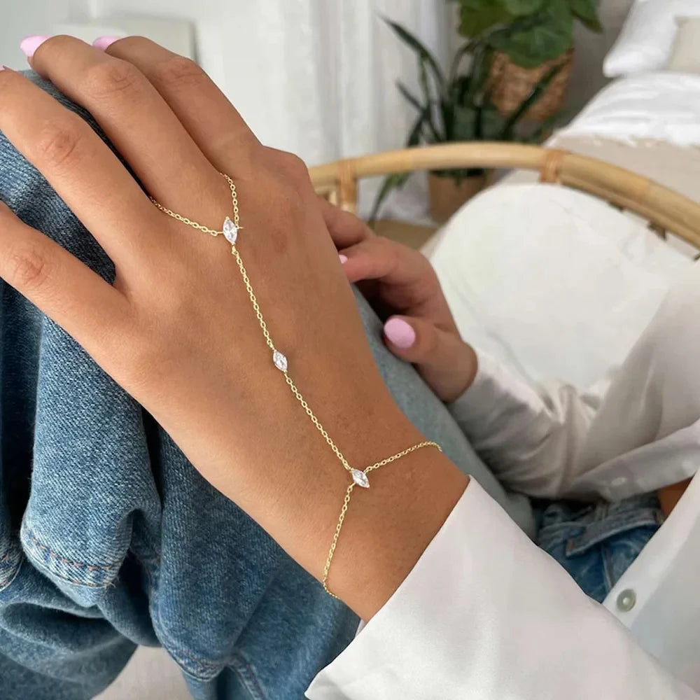 Bracelet Main Bohème Cristal Losange - Chaîne Fine Lumineuse & Élégante